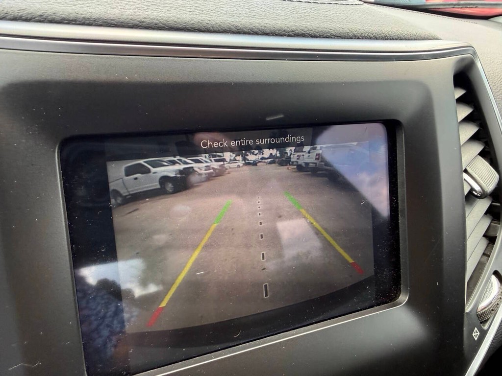 Jeep Cherokee Vehicle Full-screen Gallery Image 32