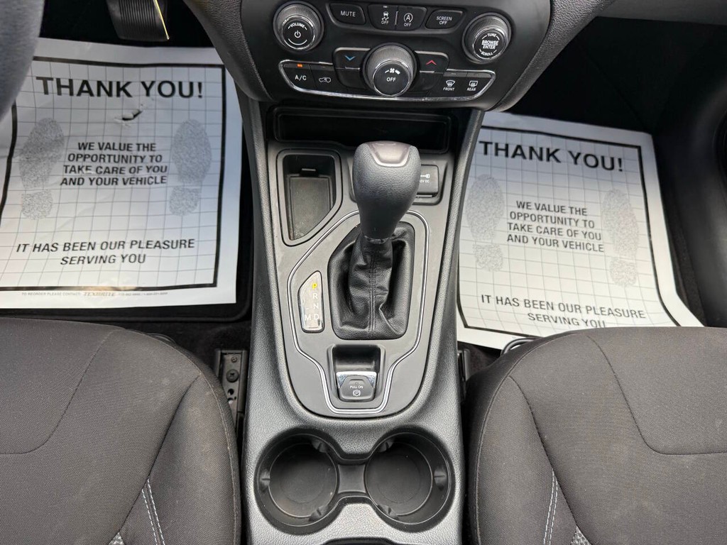 Jeep Cherokee Vehicle Full-screen Gallery Image 34