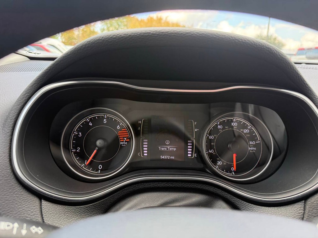 Jeep Cherokee Vehicle Full-screen Gallery Image 37