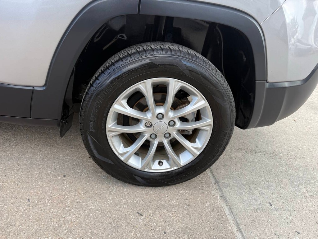 Jeep Cherokee Vehicle Full-screen Gallery Image 41