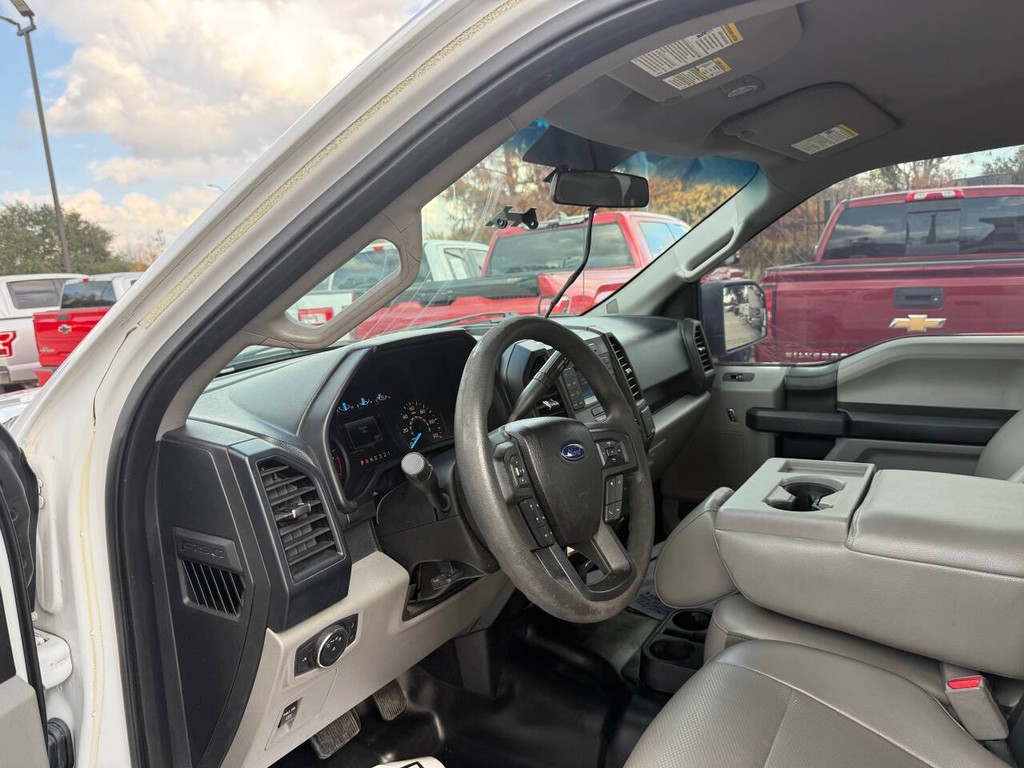 Ford F-150 Vehicle Full-screen Gallery Image 06