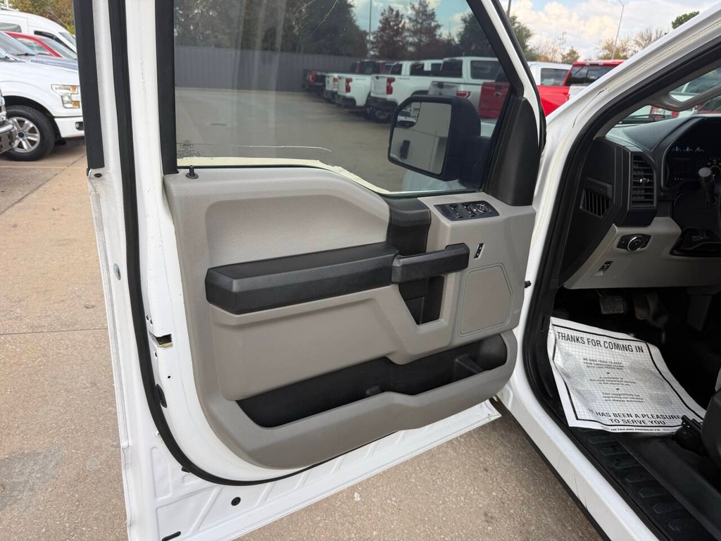 Ford F-150 Vehicle Full-screen Gallery Image 08