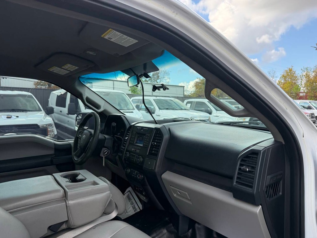 Ford F-150 Vehicle Full-screen Gallery Image 09