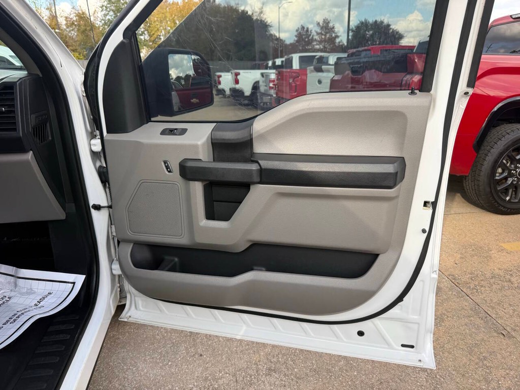 Ford F-150 Vehicle Full-screen Gallery Image 11