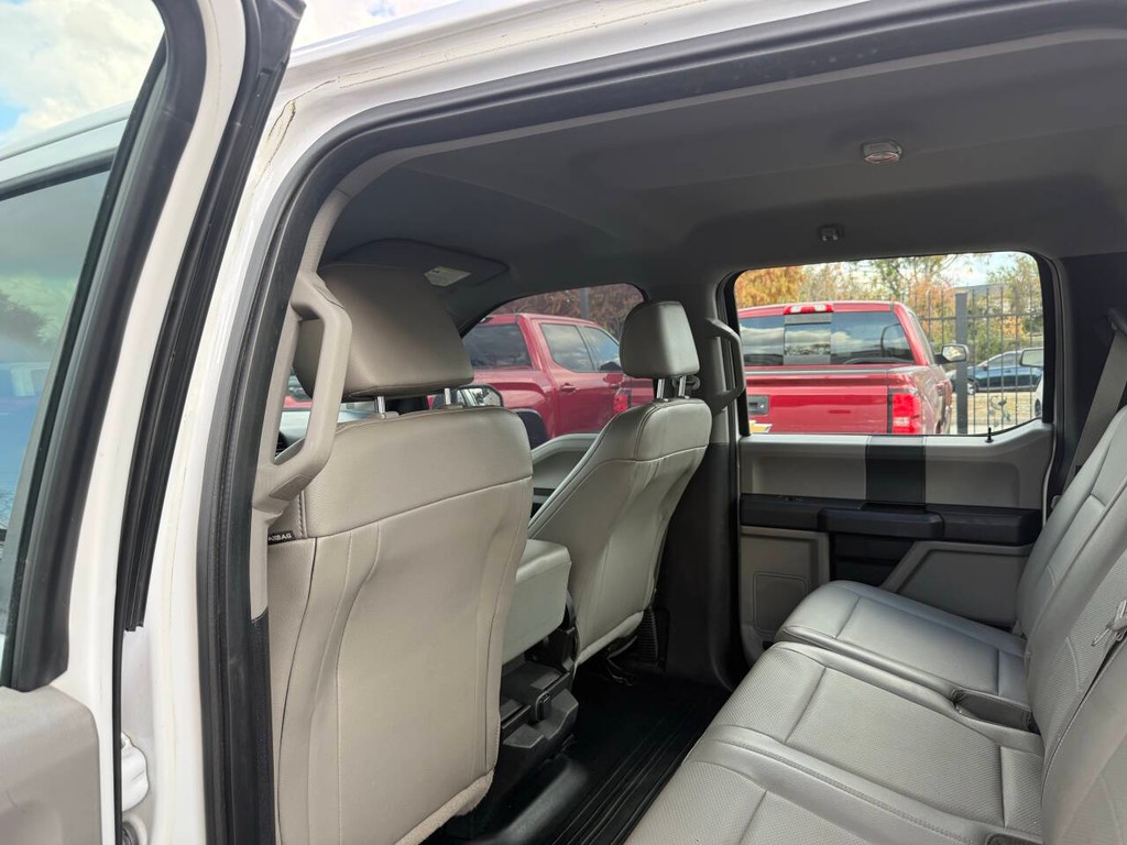 Ford F-150 Vehicle Full-screen Gallery Image 12