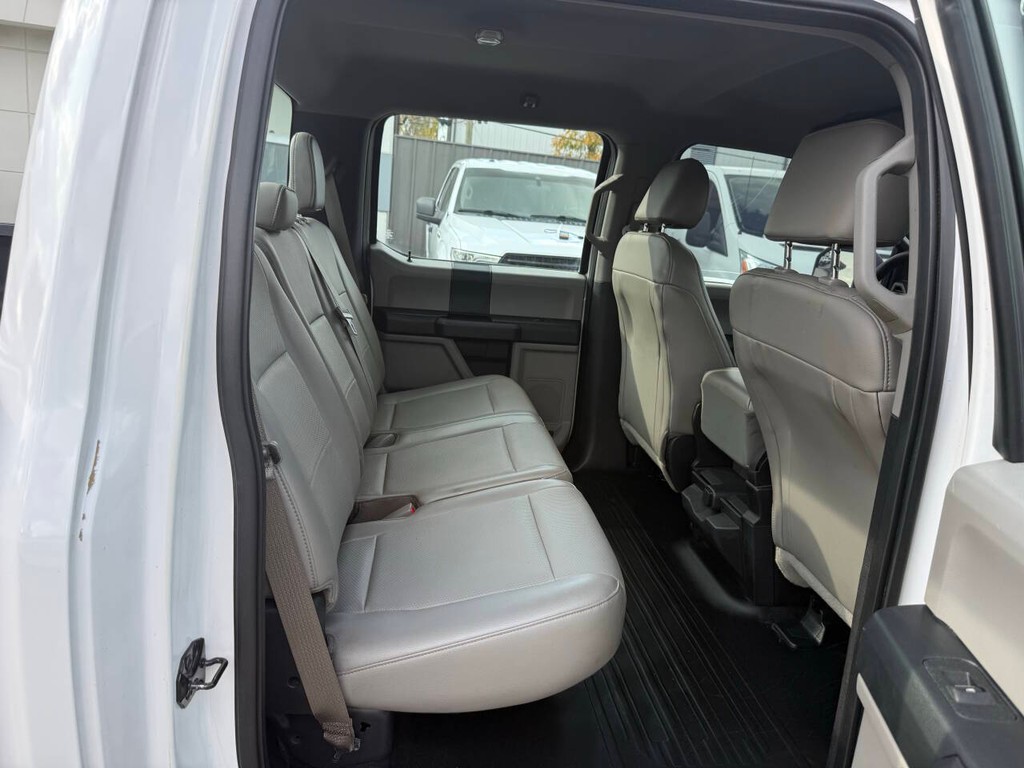 Ford F-150 Vehicle Full-screen Gallery Image 15