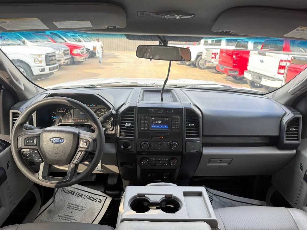 Ford F-150 Vehicle Full-screen Gallery Image 17