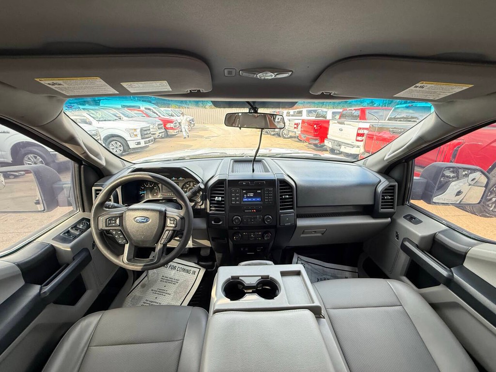 Ford F-150 Vehicle Full-screen Gallery Image 19