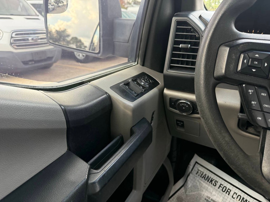 Ford F-150 Vehicle Full-screen Gallery Image 21