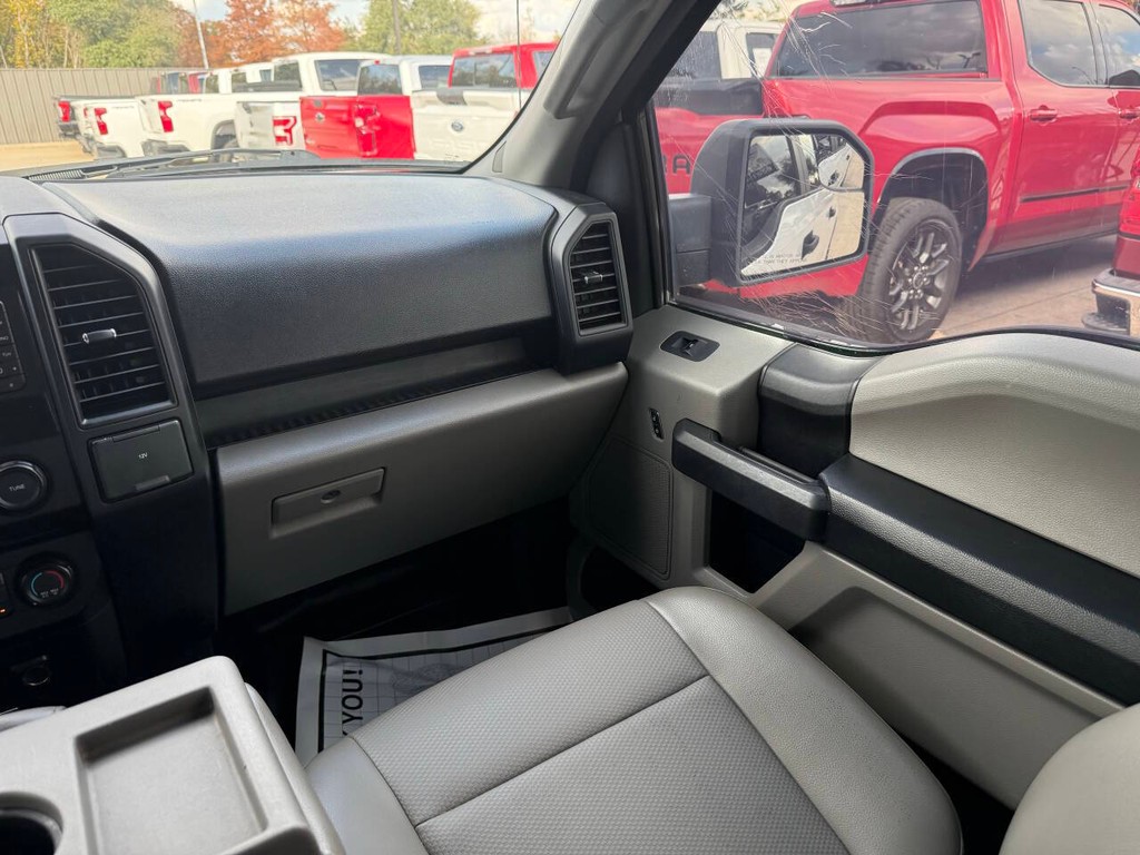 Ford F-150 Vehicle Full-screen Gallery Image 23