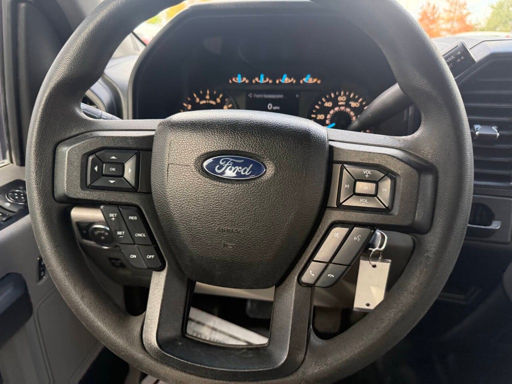 Ford F-150 Vehicle Full-screen Gallery Image 25