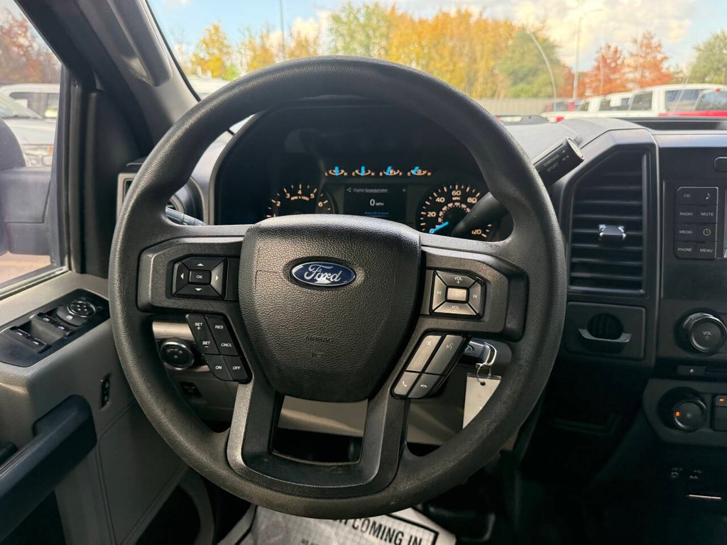Ford F-150 Vehicle Full-screen Gallery Image 26