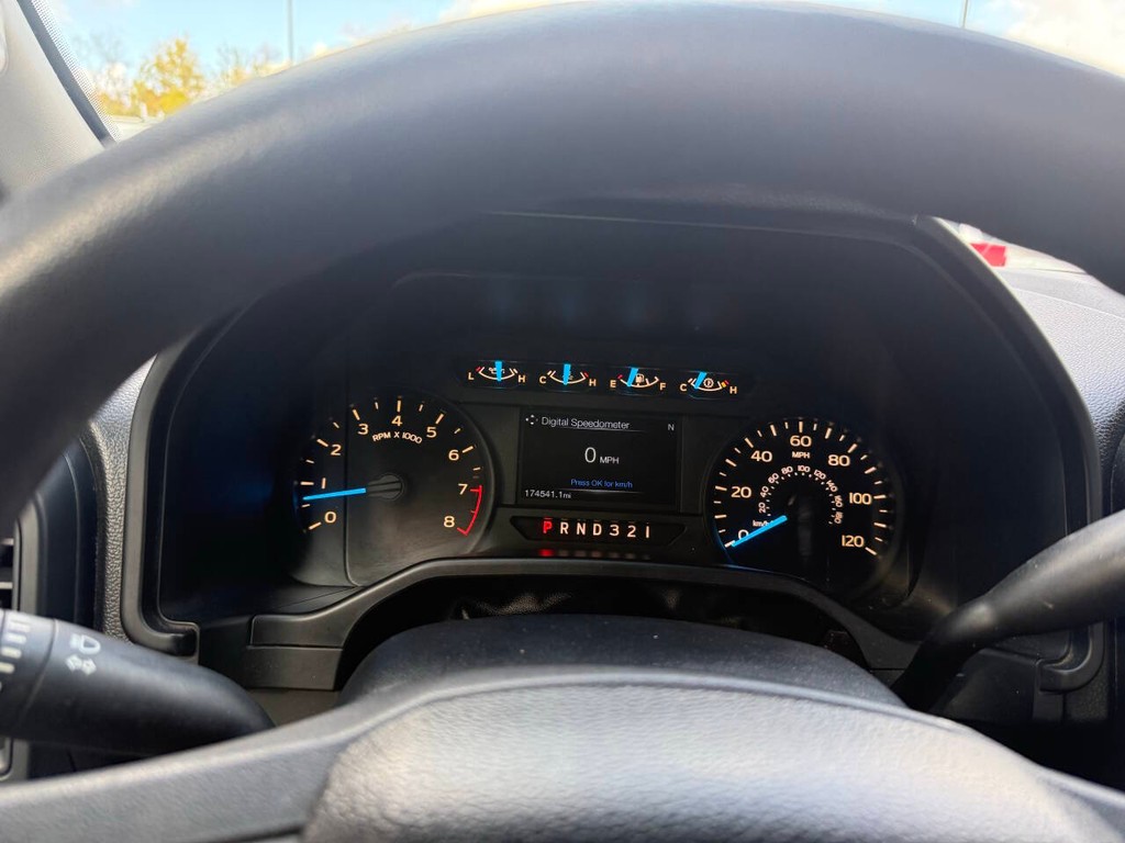 Ford F-150 Vehicle Full-screen Gallery Image 31