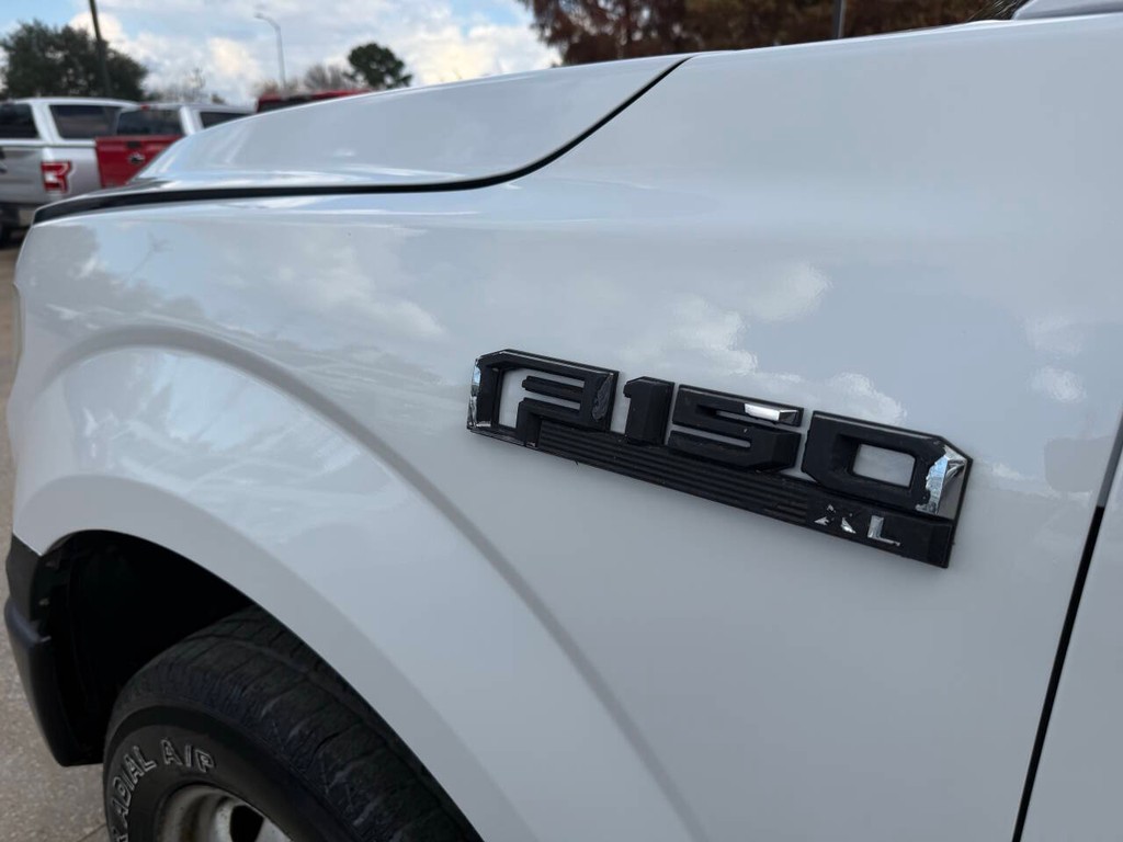 Ford F-150 Vehicle Full-screen Gallery Image 35