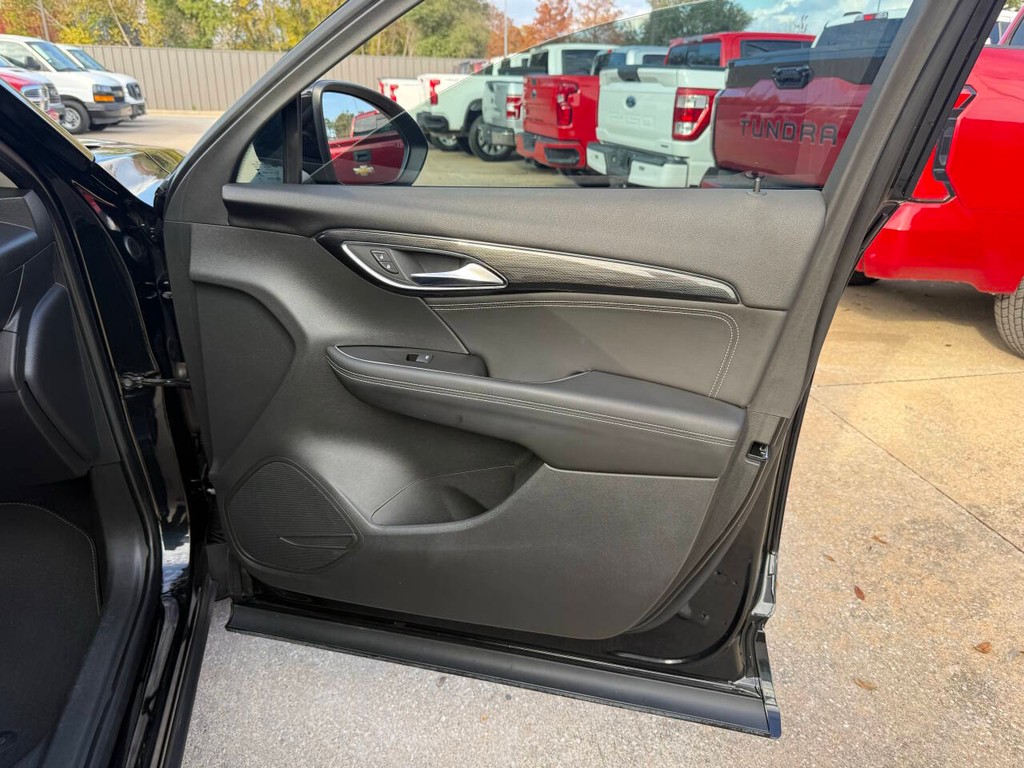 Buick Envision Vehicle Full-screen Gallery Image 11