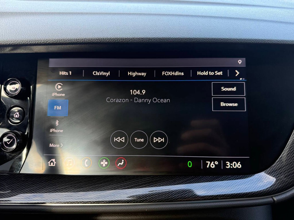Buick Envision Vehicle Full-screen Gallery Image 26