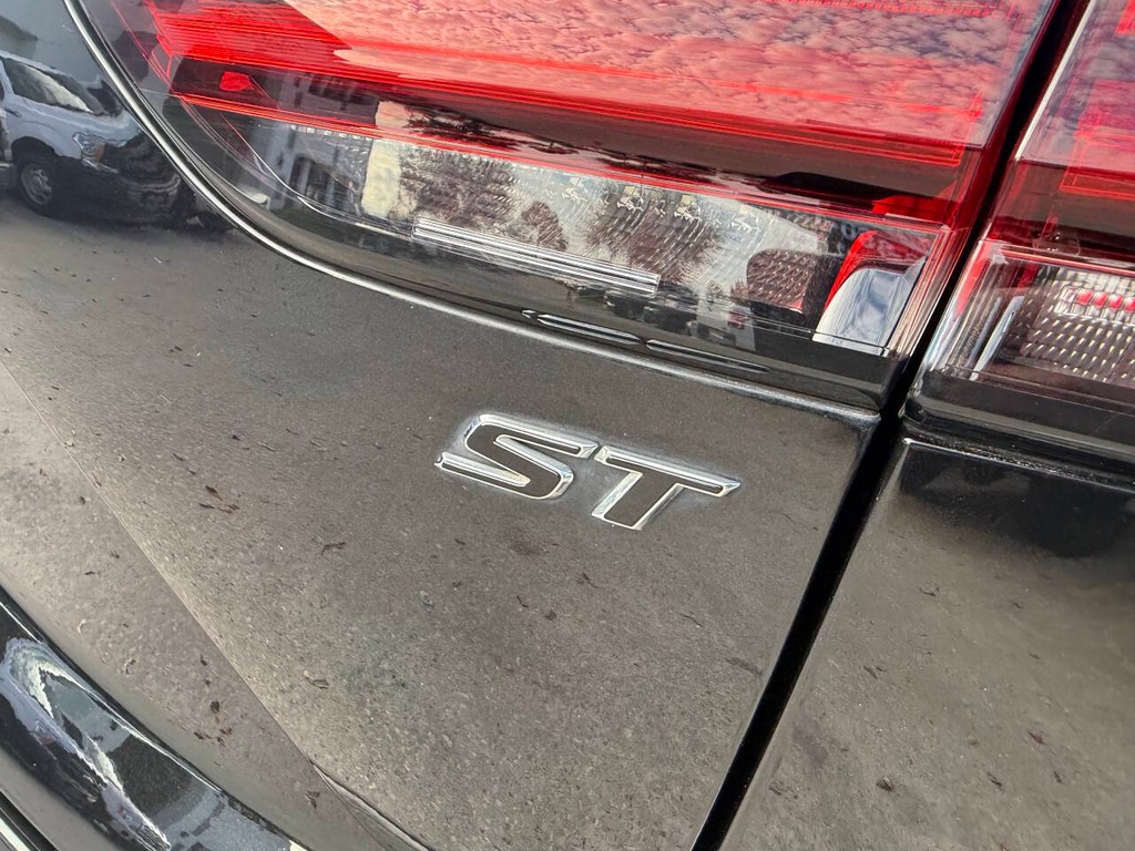 Buick Envision Vehicle Full-screen Gallery Image 38