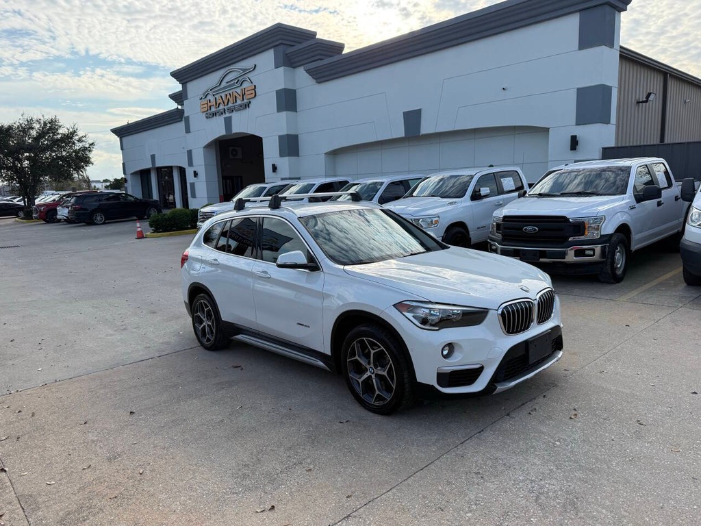 BMW X1 Vehicle Full-screen Gallery Image 02