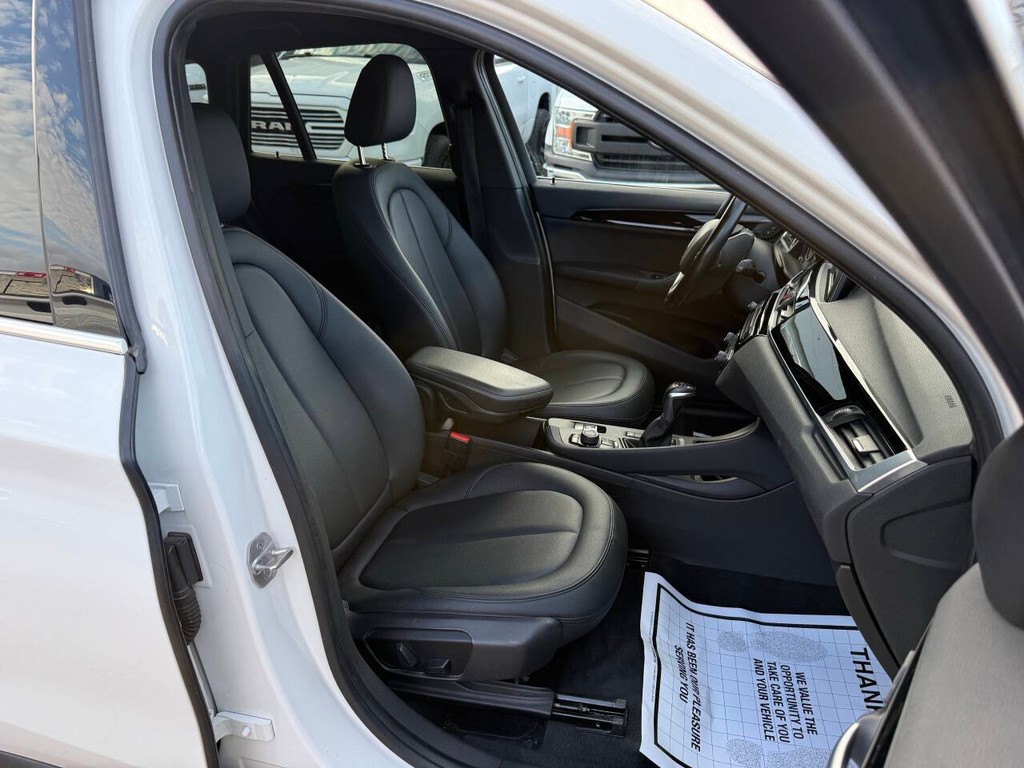 BMW X1 Vehicle Full-screen Gallery Image 10