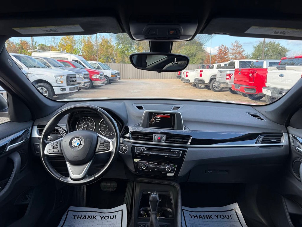 BMW X1 Vehicle Full-screen Gallery Image 17