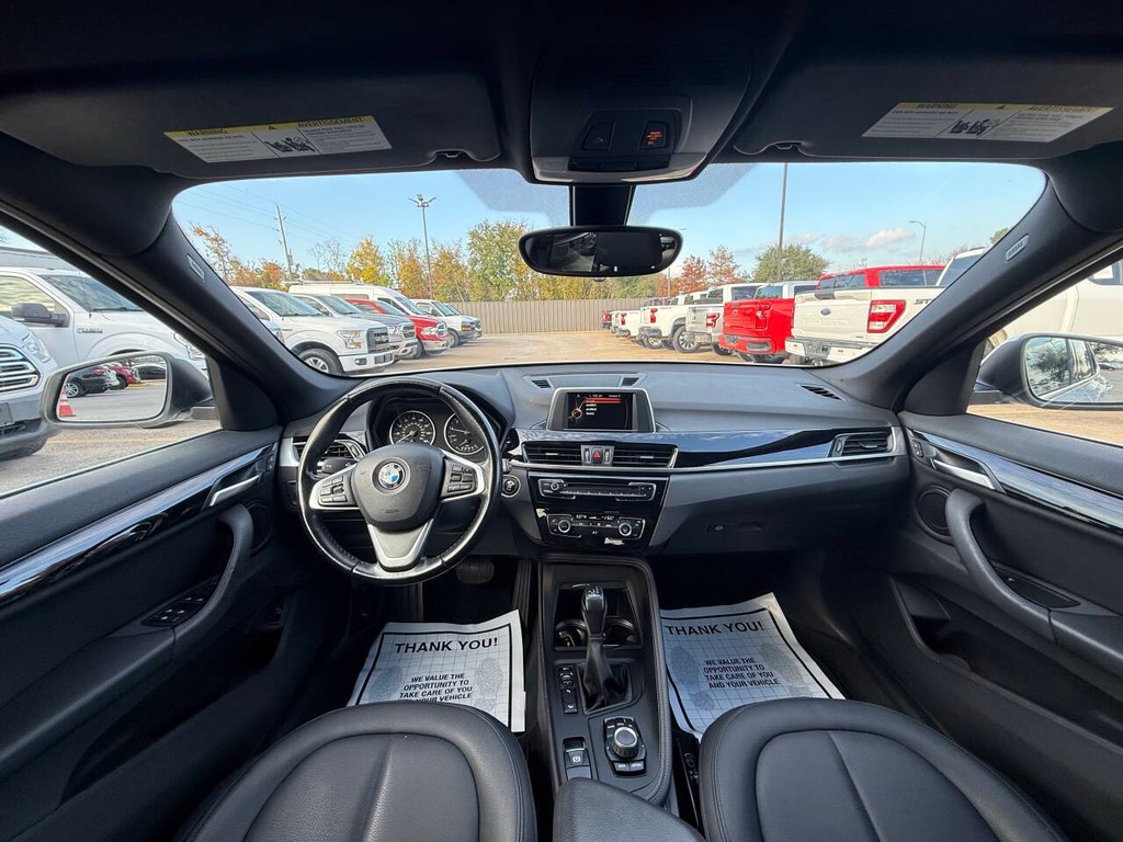 BMW X1 Vehicle Full-screen Gallery Image 18