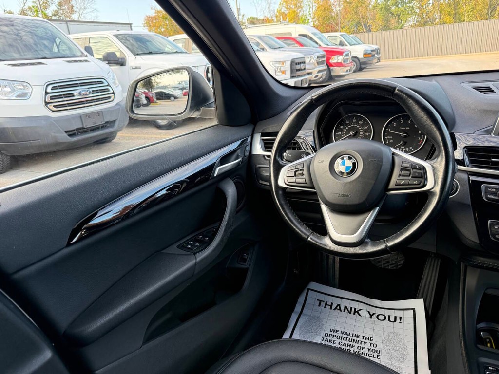 BMW X1 Vehicle Full-screen Gallery Image 19