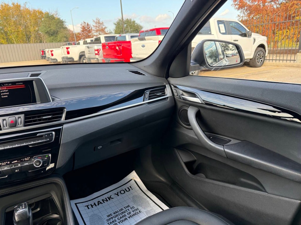 BMW X1 Vehicle Full-screen Gallery Image 20