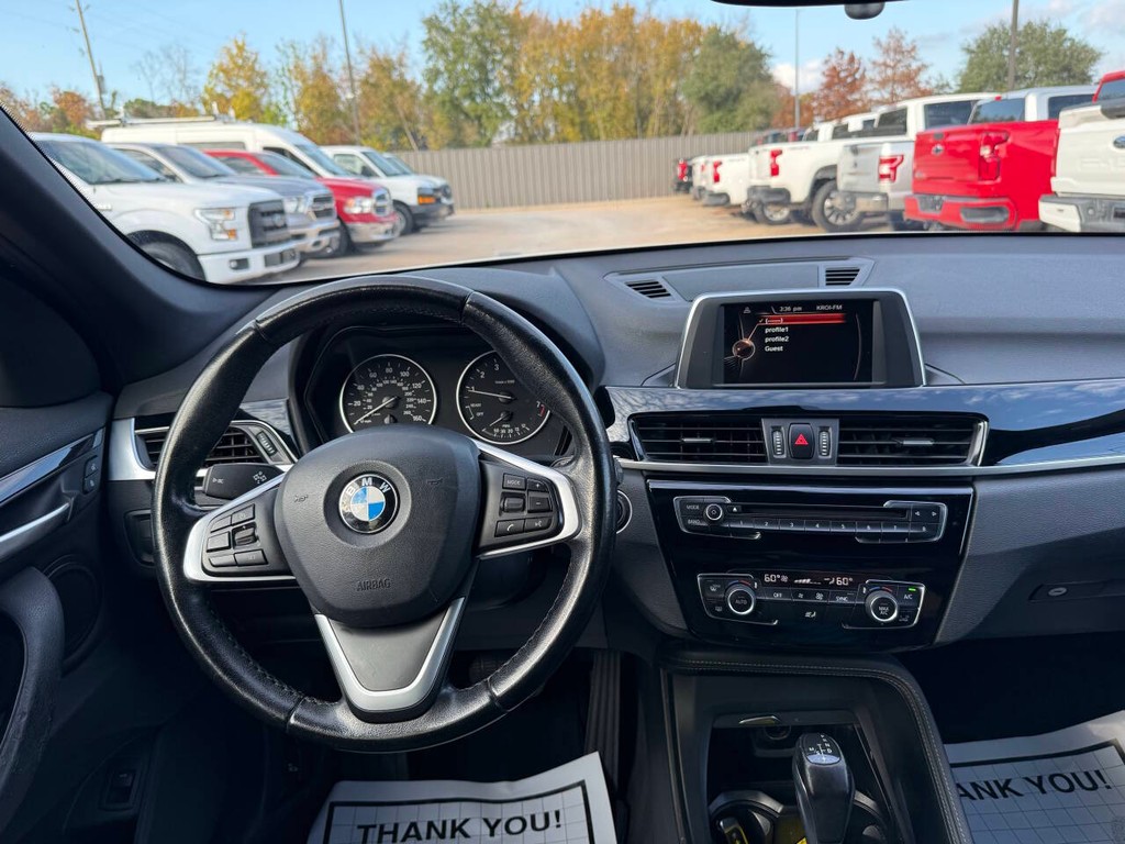 BMW X1 Vehicle Full-screen Gallery Image 21