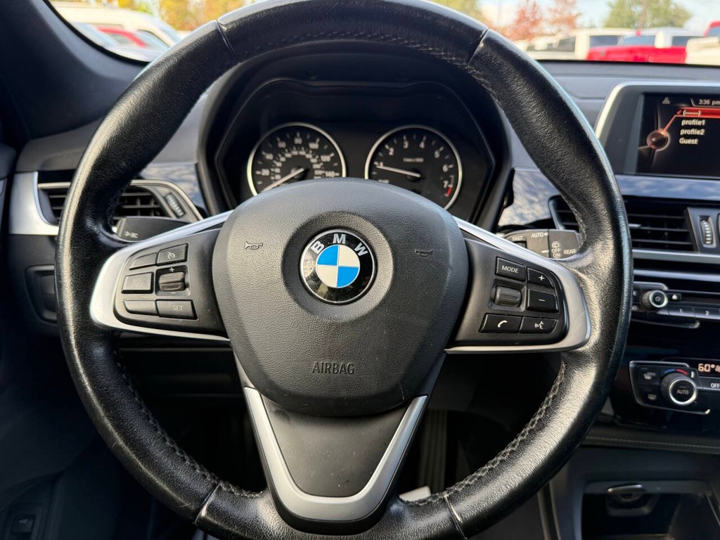 BMW X1 Vehicle Full-screen Gallery Image 23