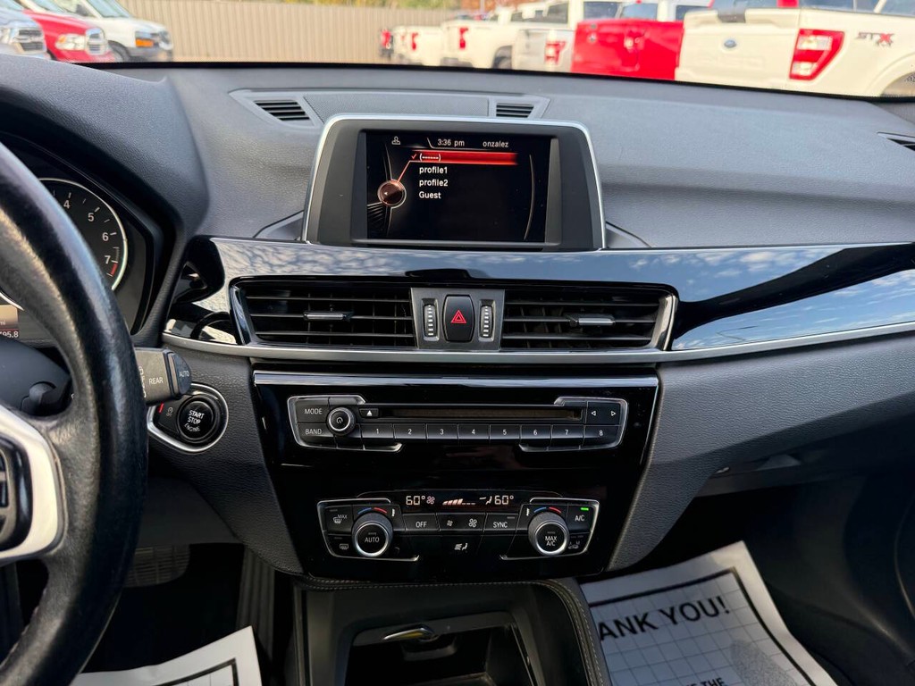 BMW X1 Vehicle Full-screen Gallery Image 24