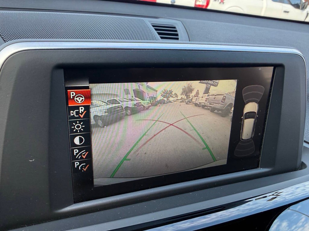 BMW X1 Vehicle Full-screen Gallery Image 26