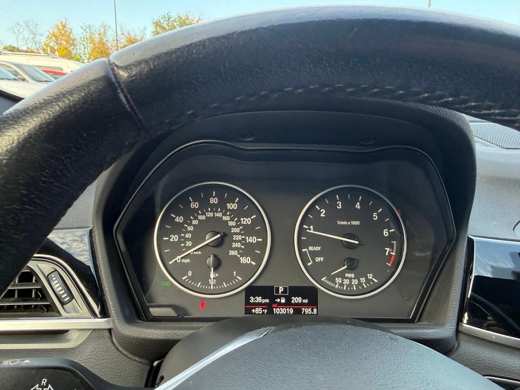 BMW X1 Vehicle Full-screen Gallery Image 31