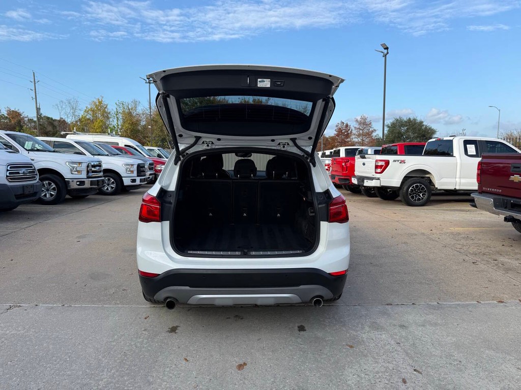 BMW X1 Vehicle Full-screen Gallery Image 36