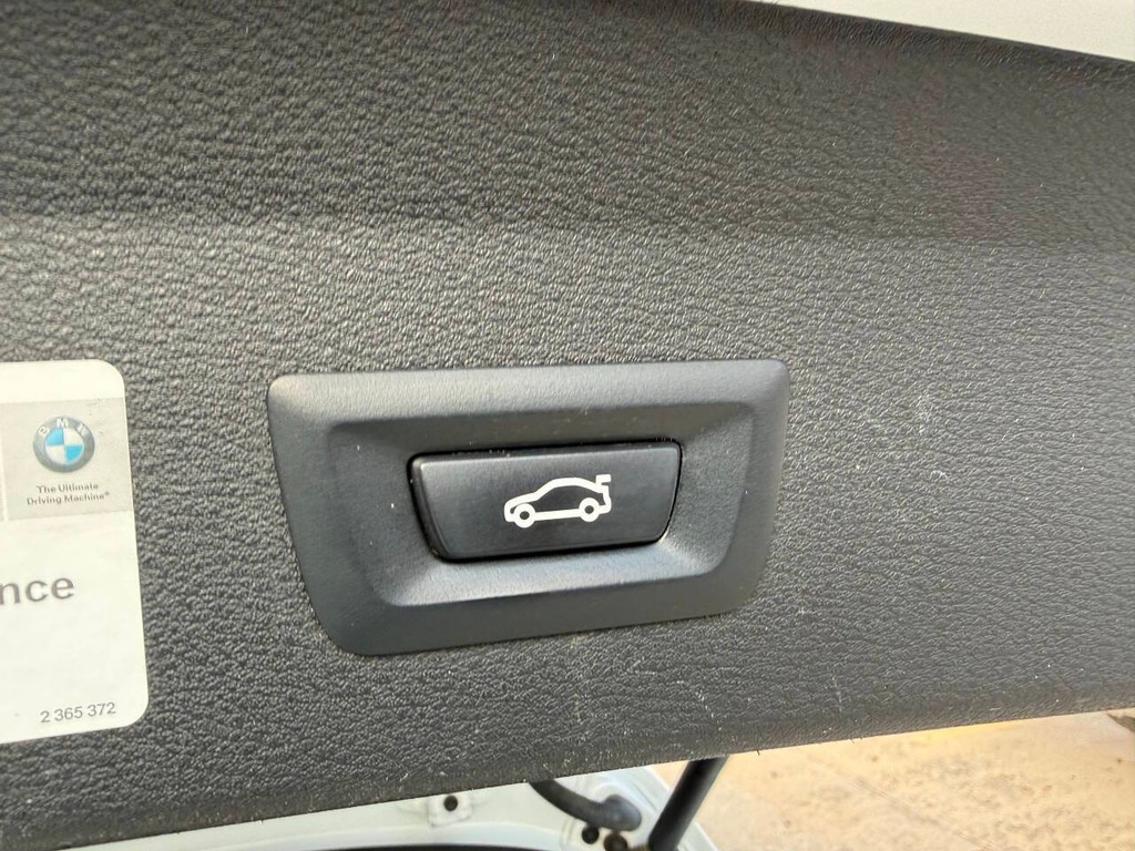 BMW X1 Vehicle Full-screen Gallery Image 37