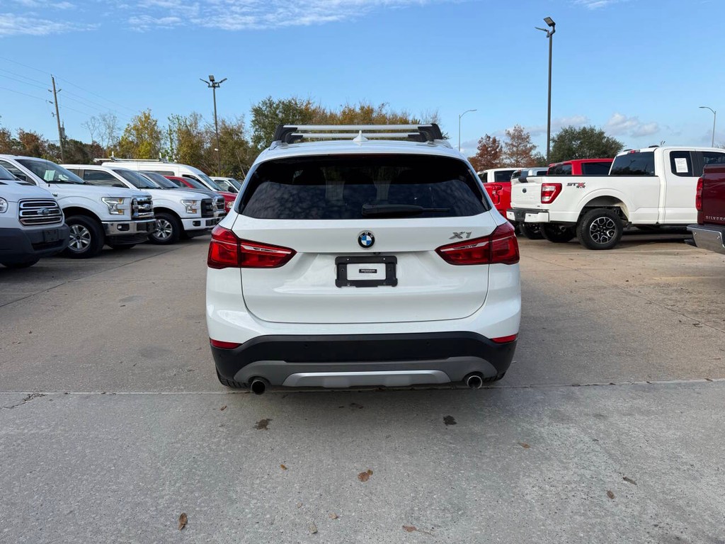 BMW X1 Vehicle Full-screen Gallery Image 38