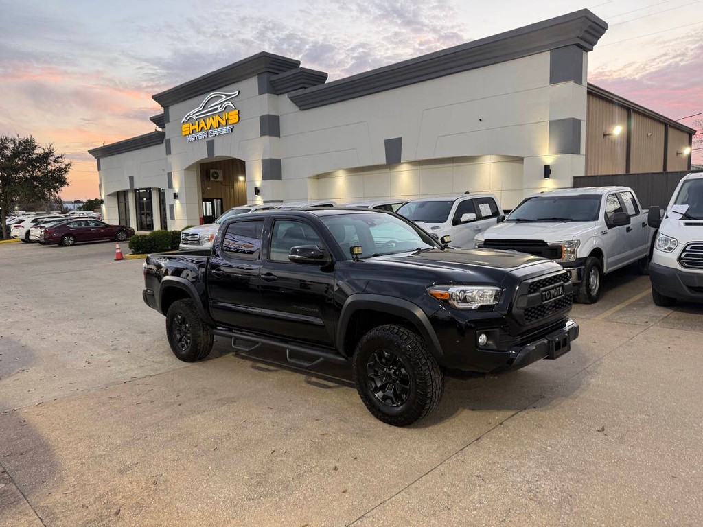 Toyota Tacoma 2WD Vehicle Full-screen Gallery Image 02