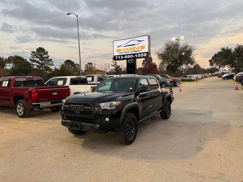 Toyota Tacoma 2WD Vehicle Full-screen Gallery Image 03