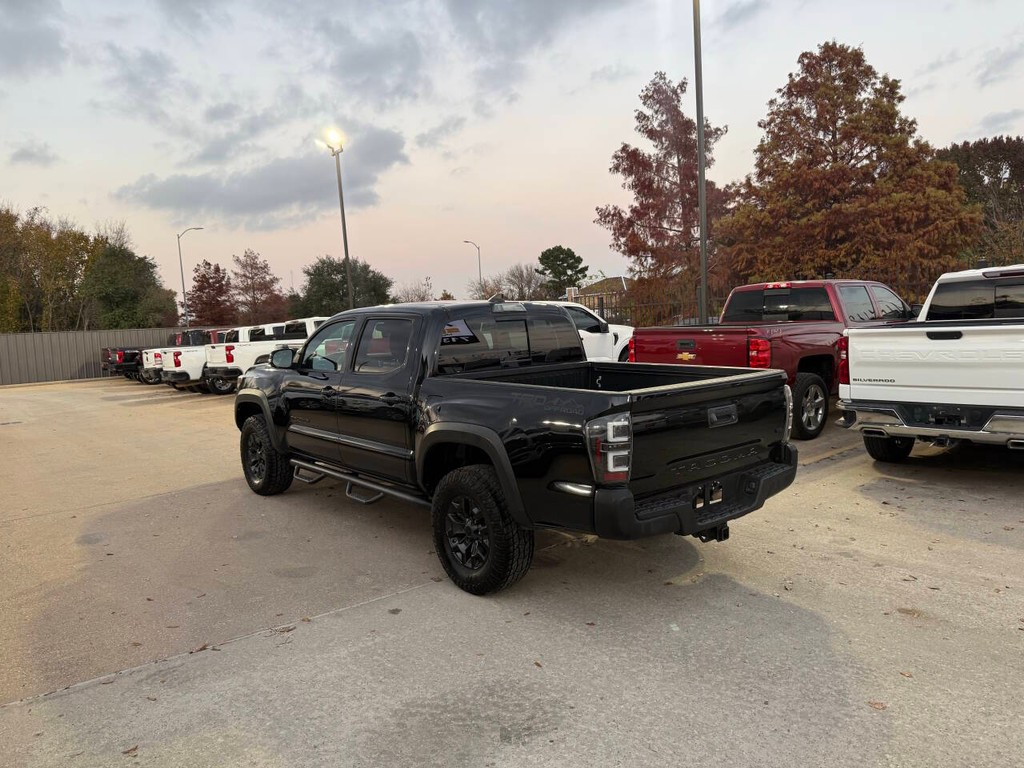 Toyota Tacoma 2WD Vehicle Full-screen Gallery Image 04