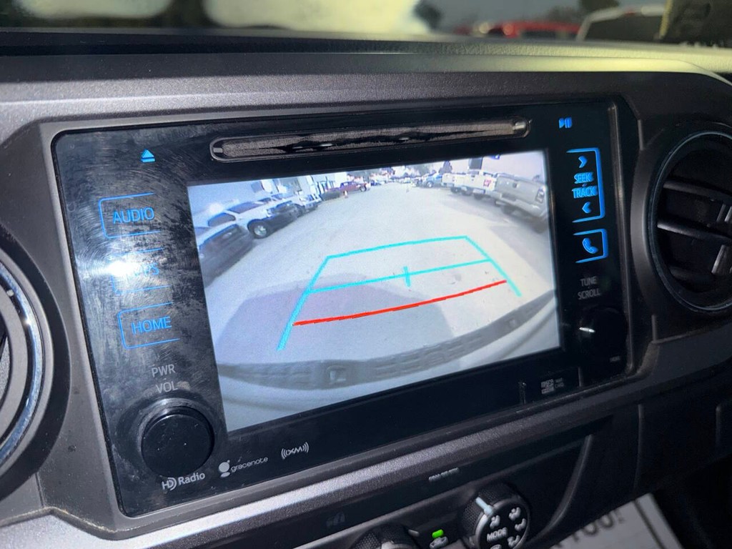 Toyota Tacoma 2WD Vehicle Full-screen Gallery Image 13