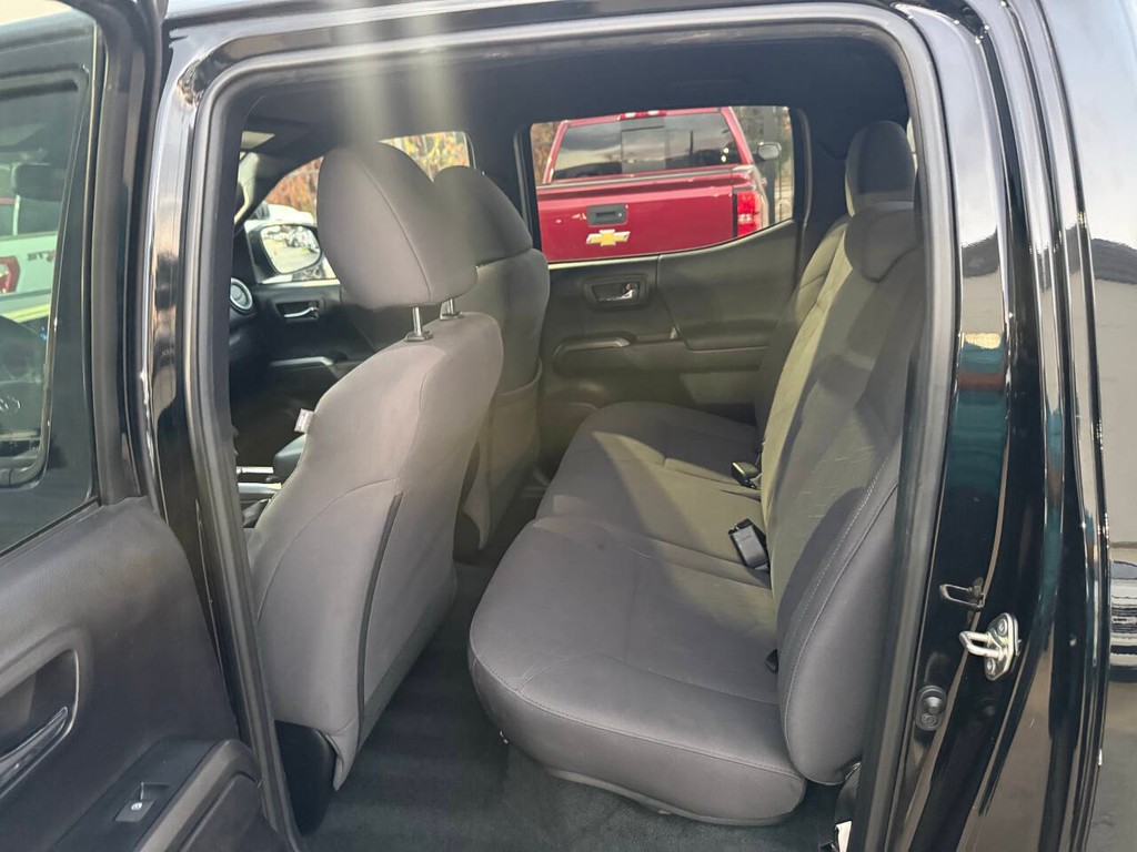 Toyota Tacoma 2WD Vehicle Full-screen Gallery Image 14