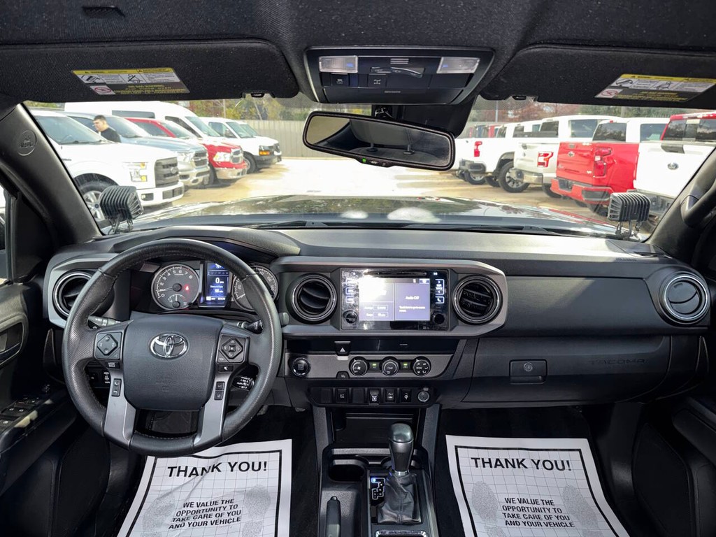 Toyota Tacoma 2WD Vehicle Full-screen Gallery Image 18