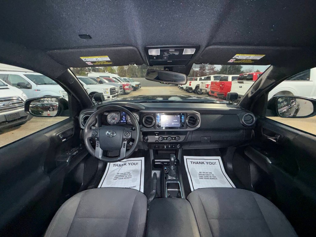 Toyota Tacoma 2WD Vehicle Full-screen Gallery Image 19