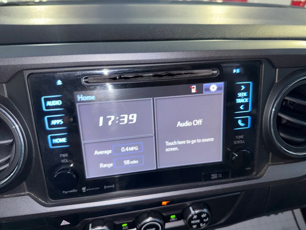 Toyota Tacoma 2WD Vehicle Full-screen Gallery Image 28