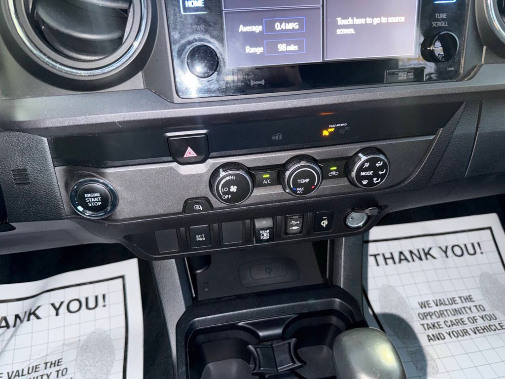 Toyota Tacoma 2WD Vehicle Full-screen Gallery Image 29