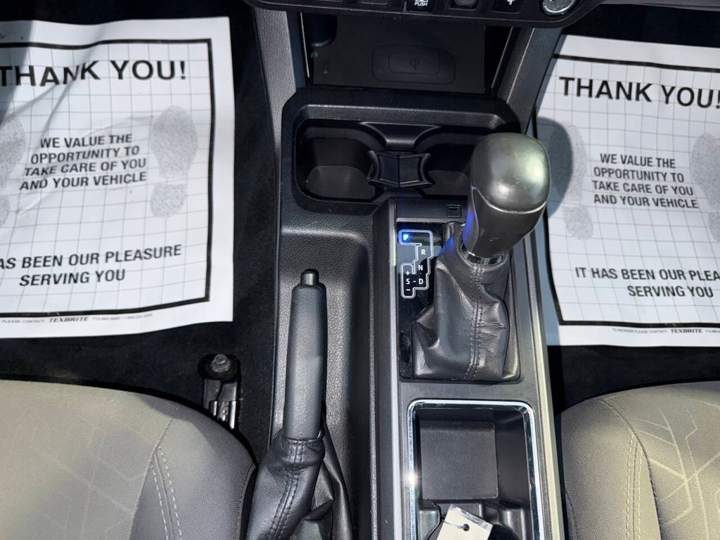 Toyota Tacoma 2WD Vehicle Full-screen Gallery Image 31