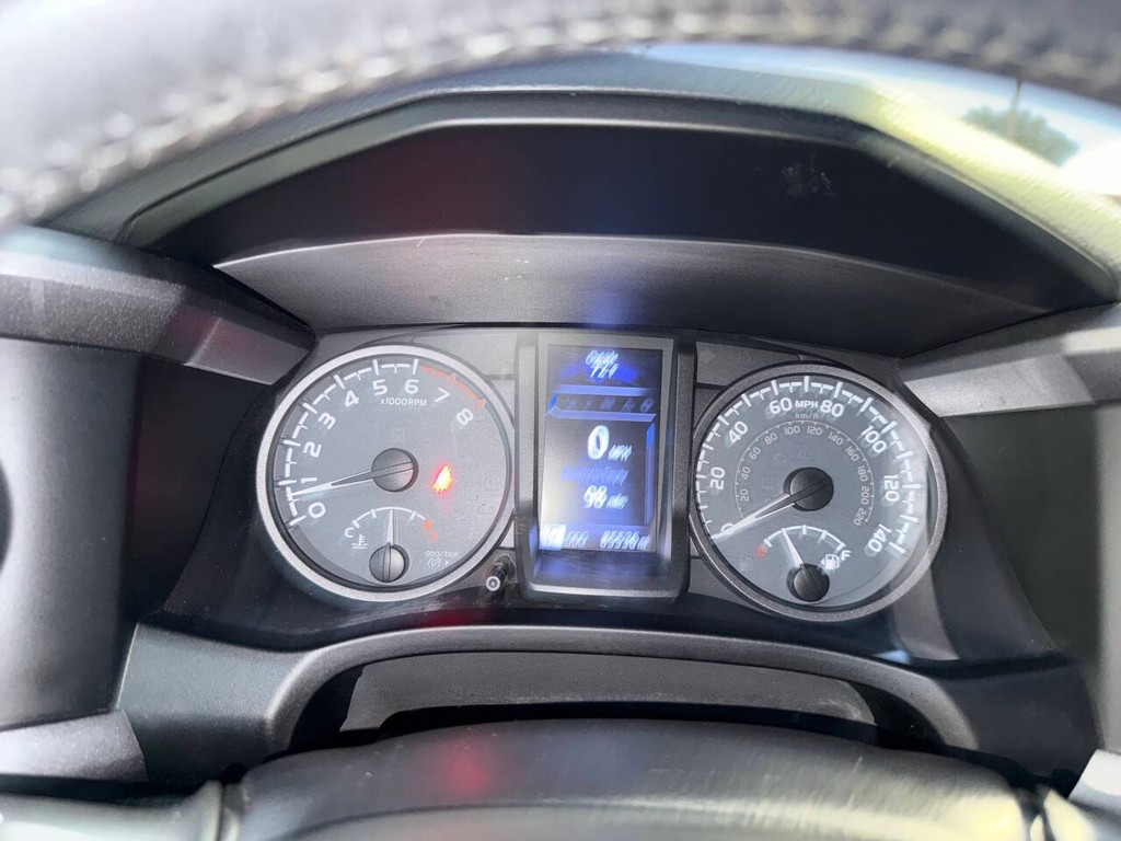 Toyota Tacoma 2WD Vehicle Full-screen Gallery Image 33