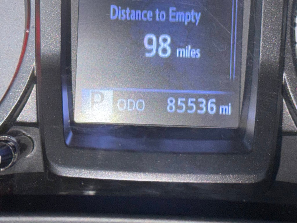 Toyota Tacoma 2WD Vehicle Full-screen Gallery Image 34