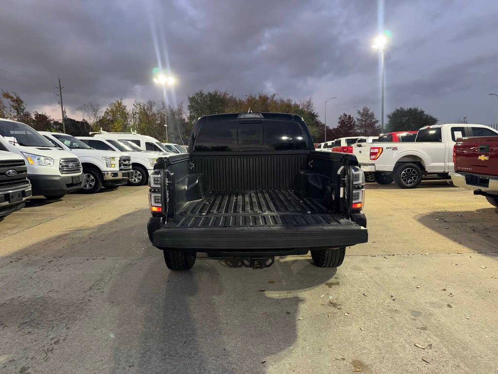 Toyota Tacoma 2WD Vehicle Full-screen Gallery Image 38