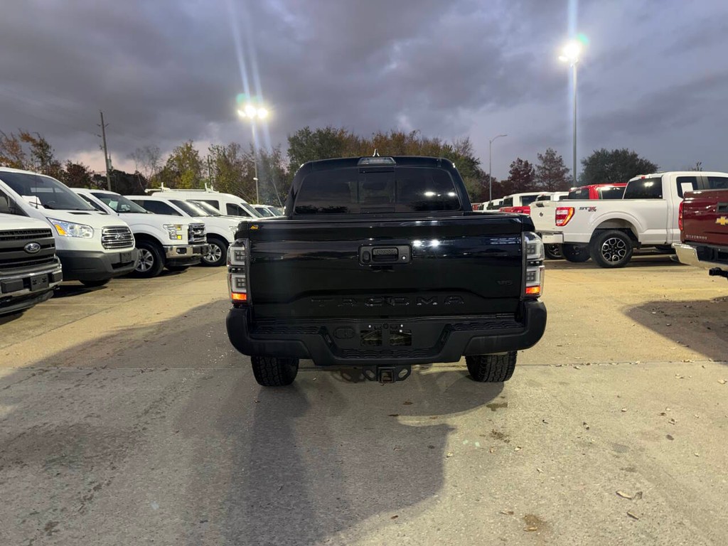 Toyota Tacoma 2WD Vehicle Full-screen Gallery Image 39