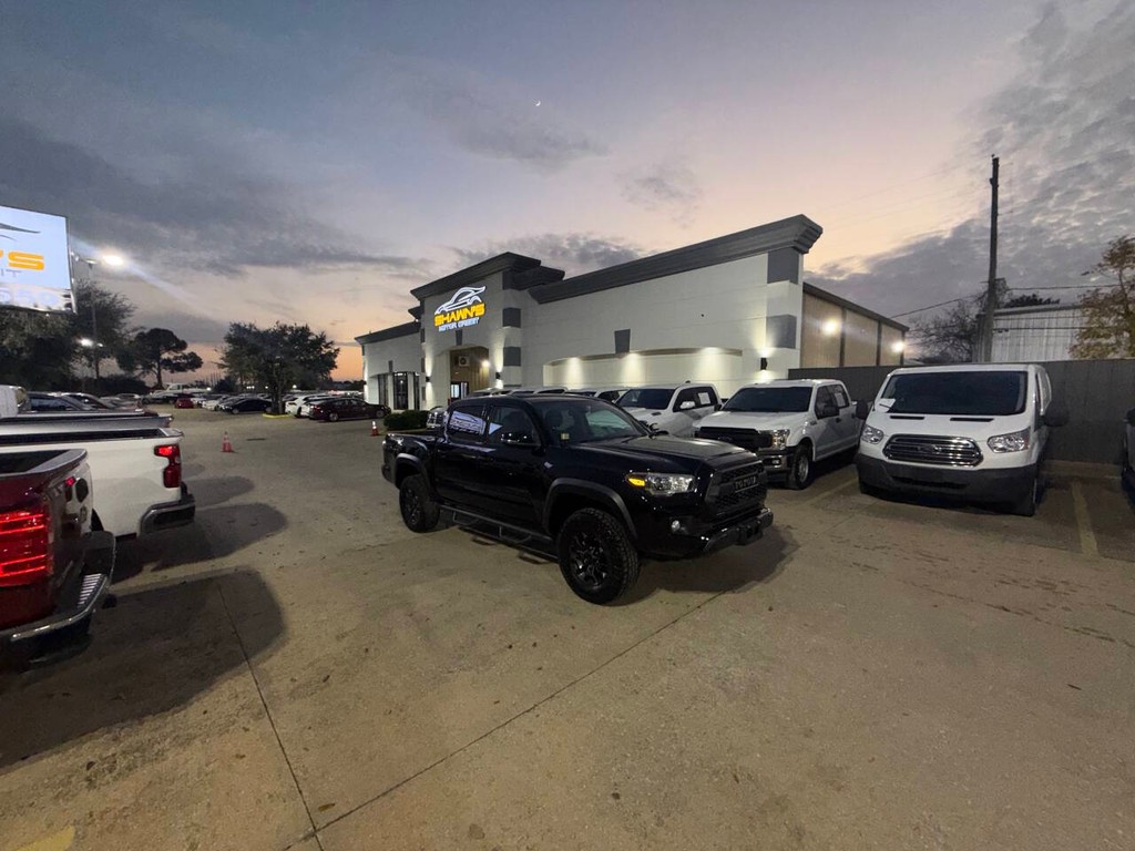 Toyota Tacoma 2WD Vehicle Full-screen Gallery Image 44